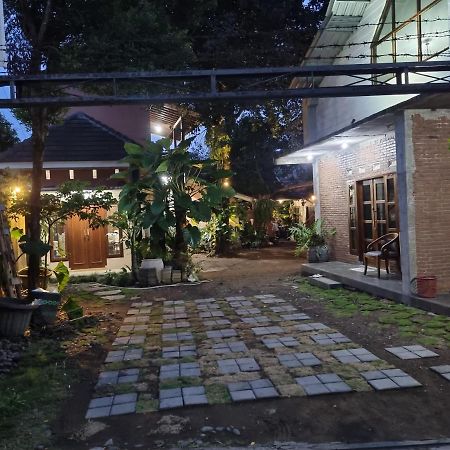 Mutiara Homestay Syariah Jogjacarta Exterior foto