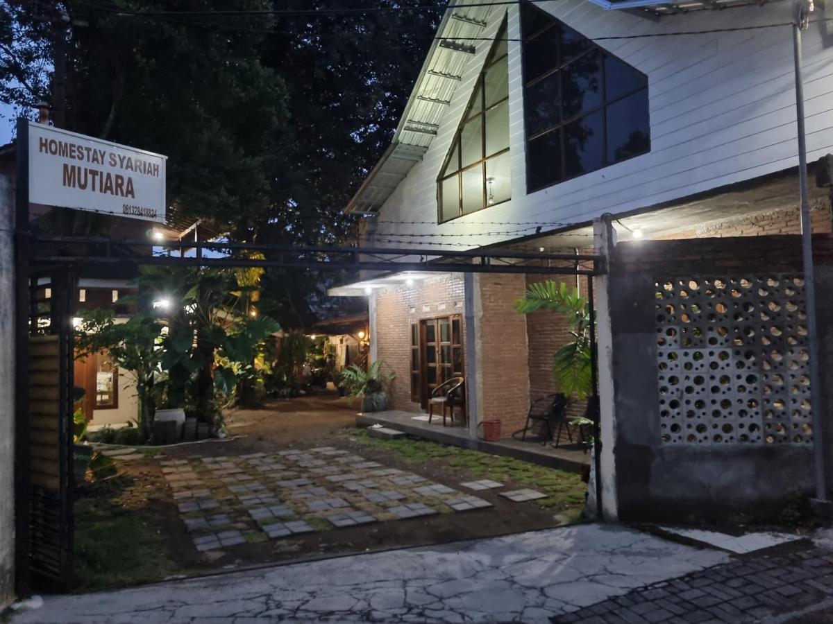 Mutiara Homestay Syariah Jogjacarta Exterior foto