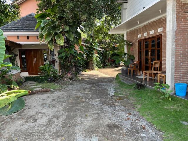 Mutiara Homestay Syariah Jogjacarta Exterior foto